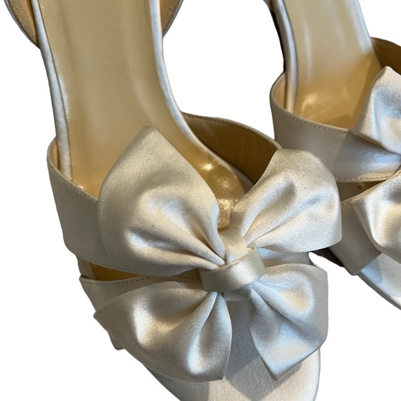 Kate Spade White Satin Slingback Pumps, Sz 9 - Picture 6 of 12